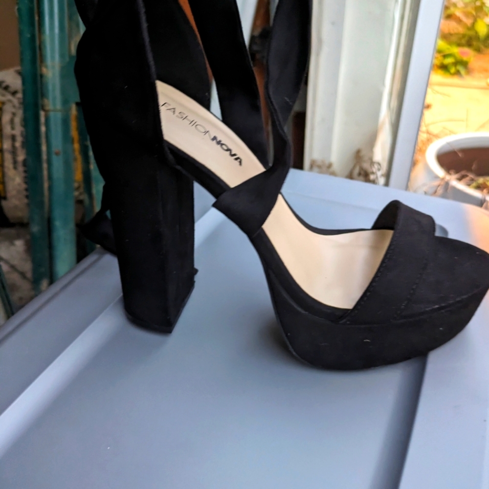Fashion Nova Plot Twist black Tie Up Heeled Sandals